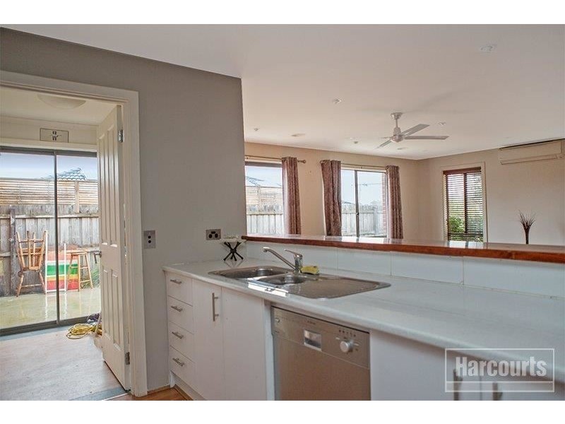 10 Wallangara Drive, Pakenham VIC 3810