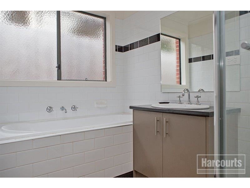 10 Wallangara Drive, Pakenham VIC 3810