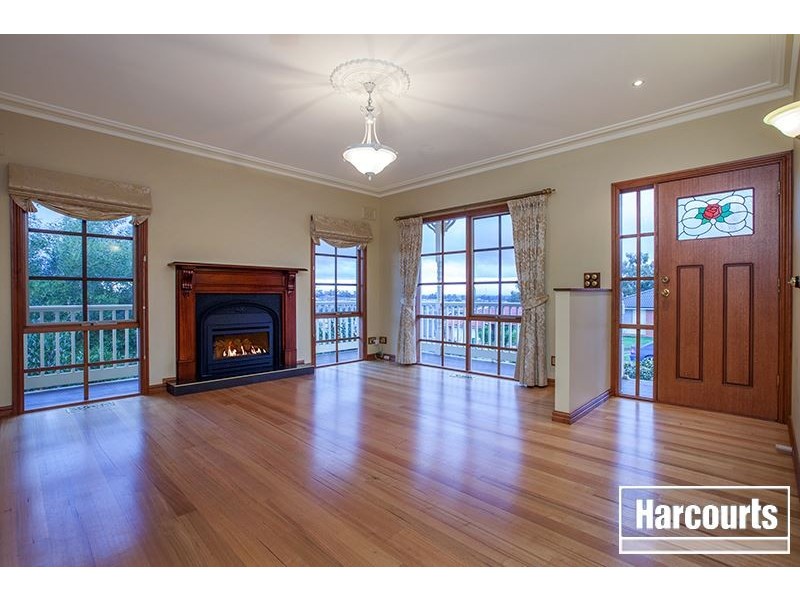 16 Ash Crescent, Pakenham VIC 3810