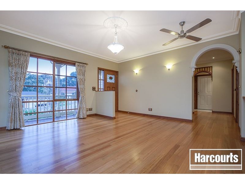 16 Ash Crescent, Pakenham VIC 3810