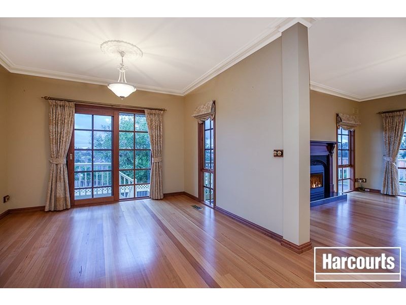 16 Ash Crescent, Pakenham VIC 3810