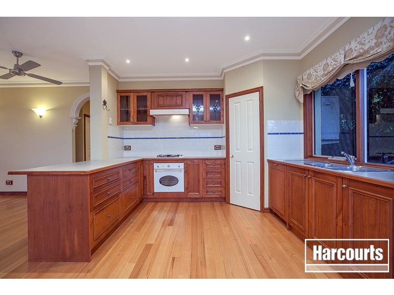 16 Ash Crescent, Pakenham VIC 3810