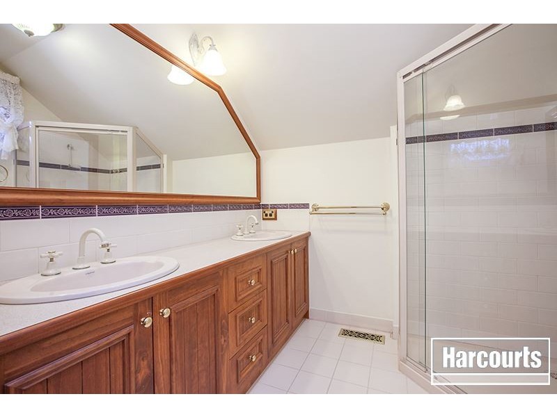 16 Ash Crescent, Pakenham VIC 3810