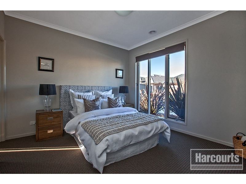 5 Edgeware Close, Pakenham VIC 3810