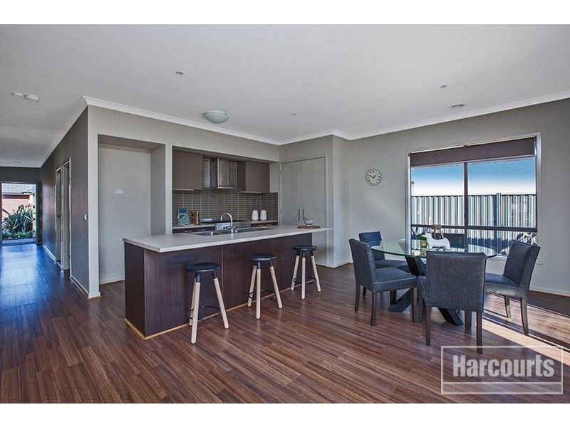 5 Edgeware Close, Pakenham VIC 3810