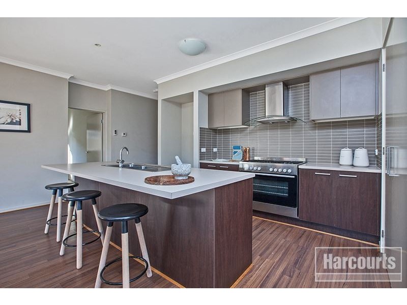 5 Edgeware Close, Pakenham VIC 3810