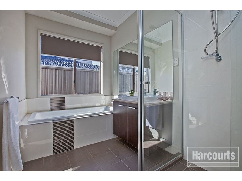 5 Edgeware Close, Pakenham VIC 3810