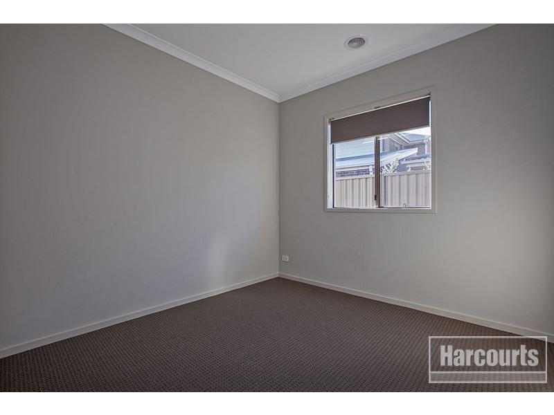 5 Edgeware Close, Pakenham VIC 3810