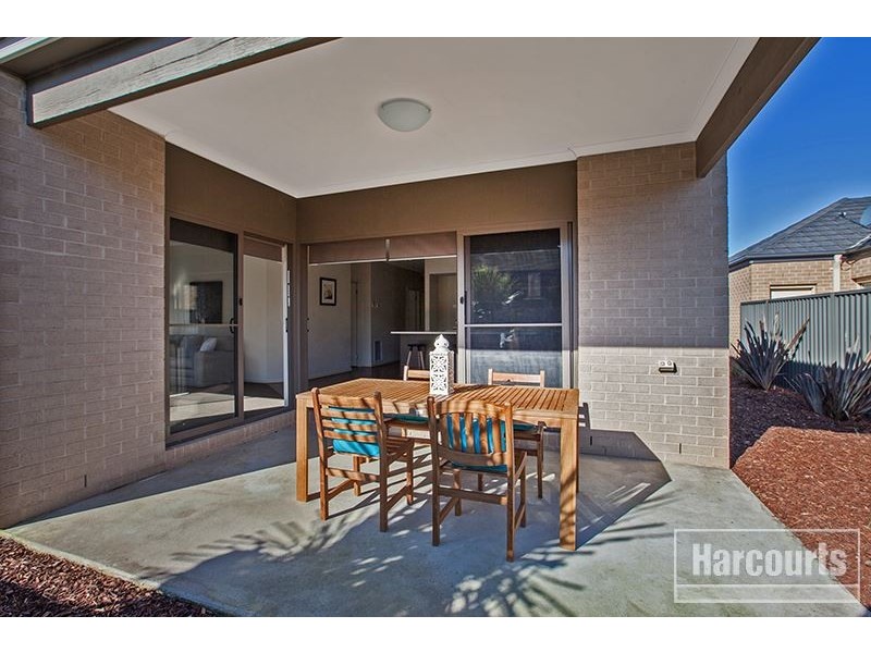 5 Edgeware Close, Pakenham VIC 3810