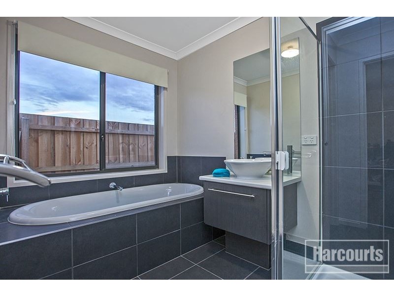 6 Embling Street, Pakenham VIC 3810