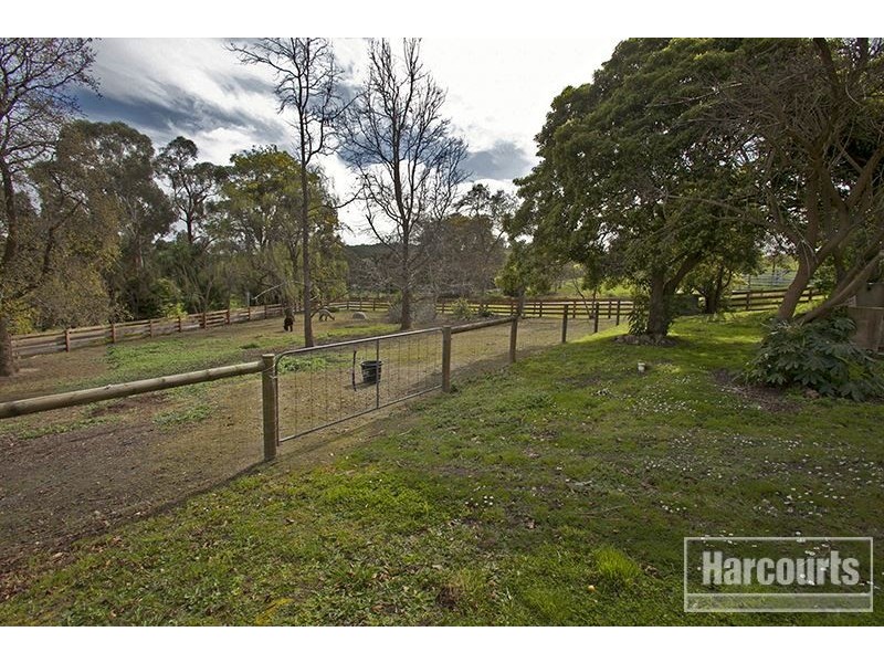 6 Warren Road, Nar Nar Goon North VIC 3812