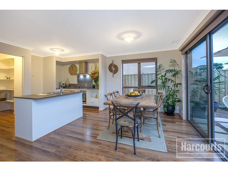 6 Bevington Crescent, Officer VIC 3809