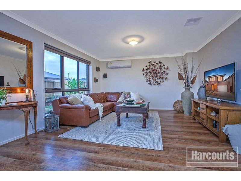 6 Bevington Crescent, Officer VIC 3809