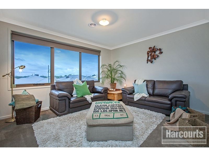 6 Bevington Crescent, Officer VIC 3809