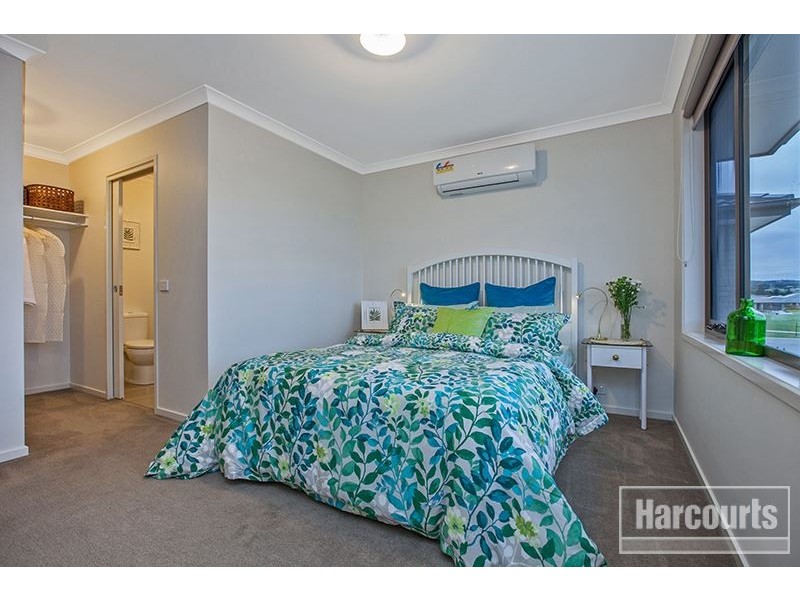 6 Bevington Crescent, Officer VIC 3809