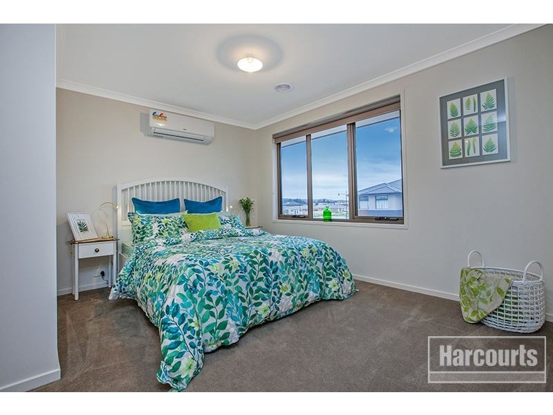 6 Bevington Crescent, Officer VIC 3809