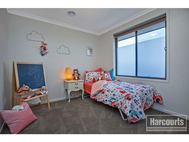 6 Bevington Crescent, Officer VIC 3809