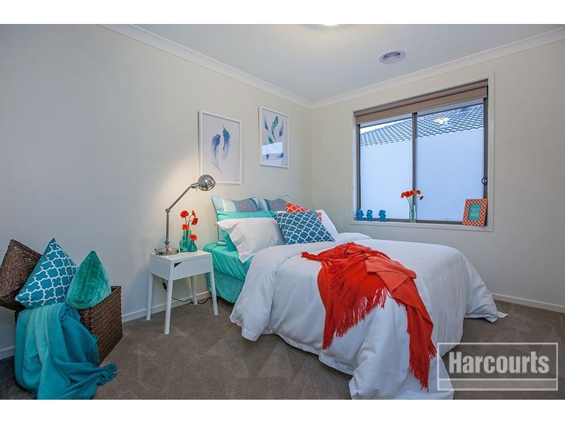 6 Bevington Crescent, Officer VIC 3809