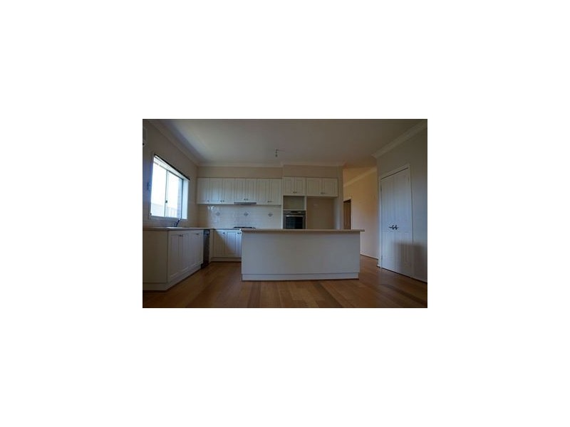 32 St Leonard Way, Pakenham VIC 3810