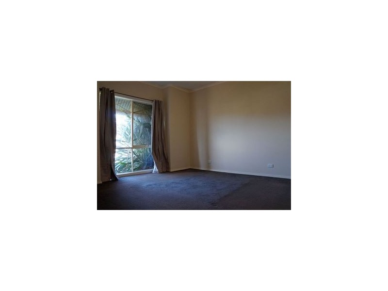 32 St Leonard Way, Pakenham VIC 3810
