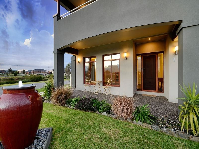 16 Ashford Drive, Pakenham VIC 3810