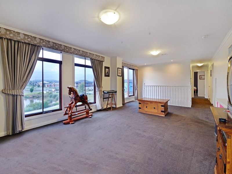 16 Ashford Drive, Pakenham VIC 3810