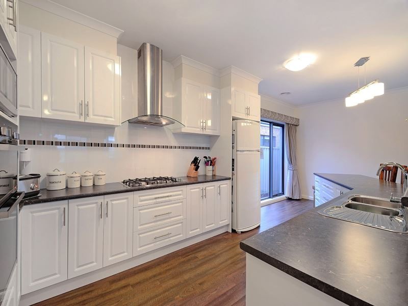 16 Ashford Drive, Pakenham VIC 3810