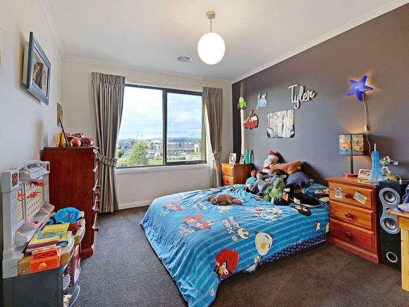 16 Ashford Drive, Pakenham VIC 3810