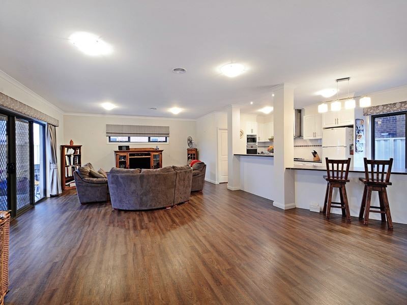 16 Ashford Drive, Pakenham VIC 3810