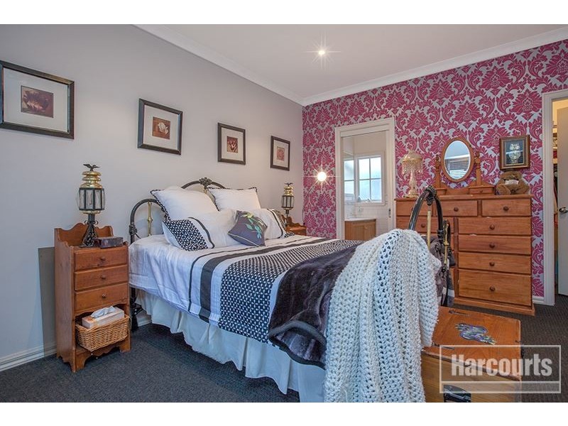 5 Inverness Close, Pakenham VIC 3810