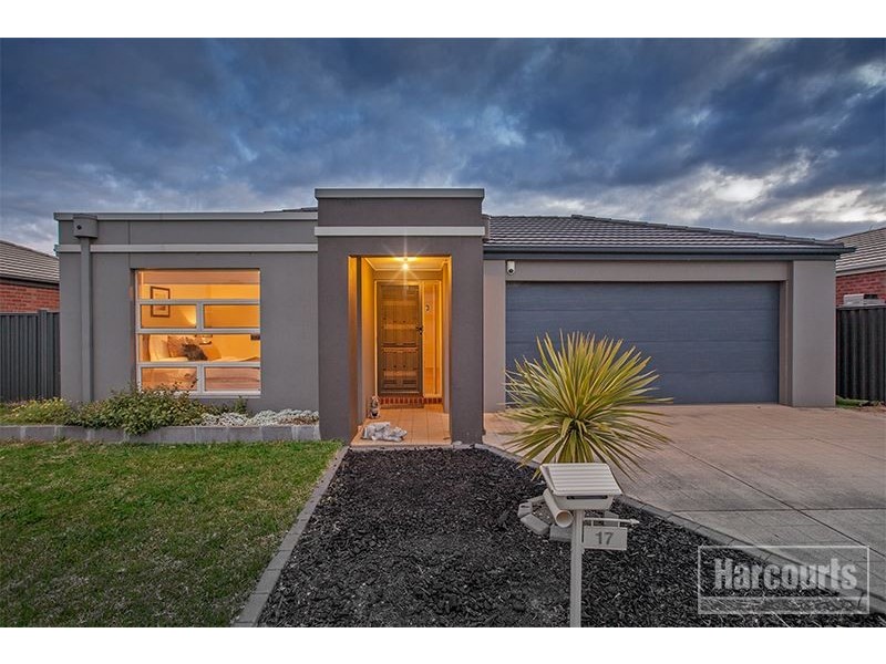 17 Orchard Valley Avenue, Pakenham VIC 3810