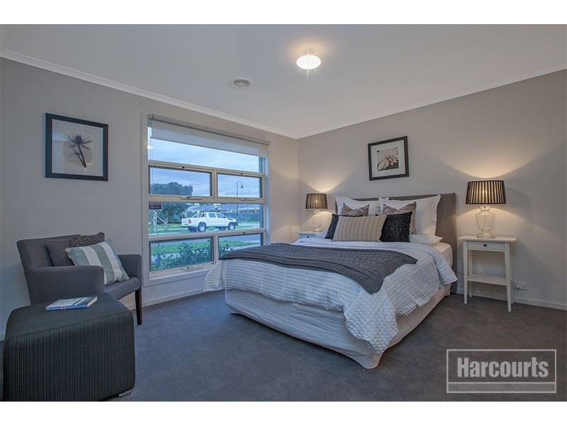 17 Orchard Valley Avenue, Pakenham VIC 3810