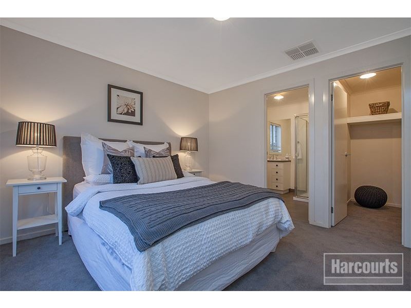 17 Orchard Valley Avenue, Pakenham VIC 3810