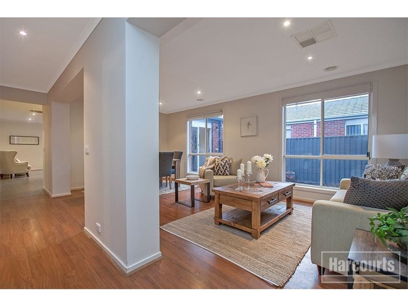 17 Orchard Valley Avenue, Pakenham VIC 3810