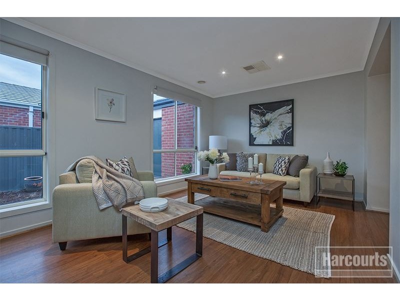 17 Orchard Valley Avenue, Pakenham VIC 3810