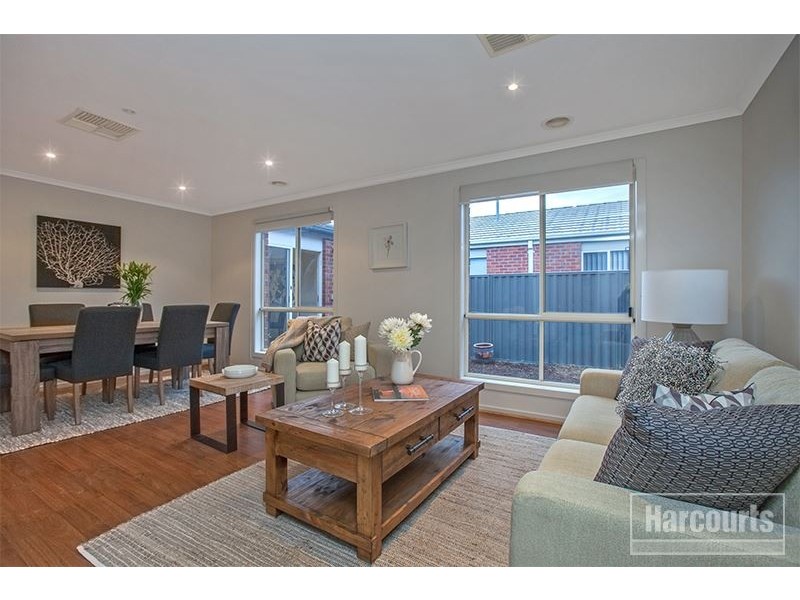 17 Orchard Valley Avenue, Pakenham VIC 3810