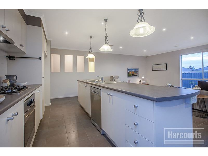 17 Orchard Valley Avenue, Pakenham VIC 3810