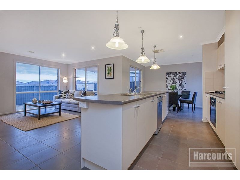 17 Orchard Valley Avenue, Pakenham VIC 3810