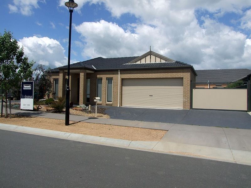 23 Joseph Banks Drive, Pakenham VIC 3810