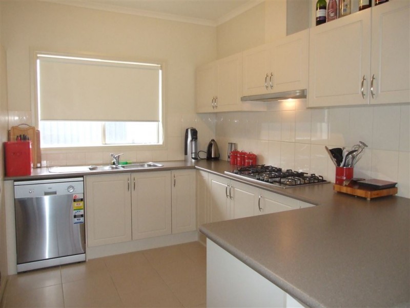 23 Joseph Banks Drive, Pakenham VIC 3810