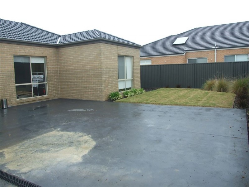 23 Joseph Banks Drive, Pakenham VIC 3810