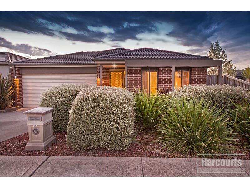 19 Wedgewood Drive, Pakenham VIC 3810