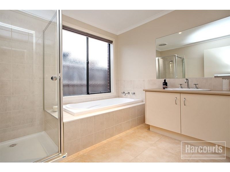 19 Wedgewood Drive, Pakenham VIC 3810