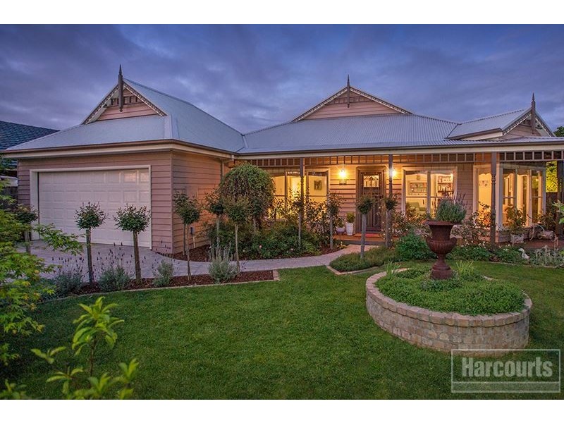 48 Livingstone Boulevard, Pakenham VIC 3810