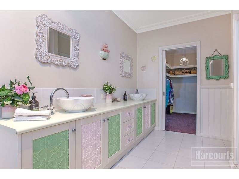 48 Livingstone Boulevard, Pakenham VIC 3810