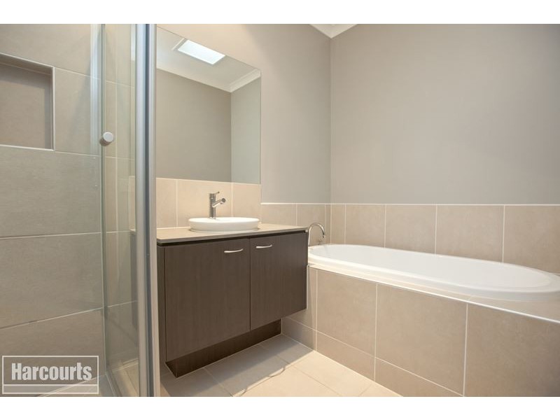 25 Rush Lily Drive, Officer VIC 3809