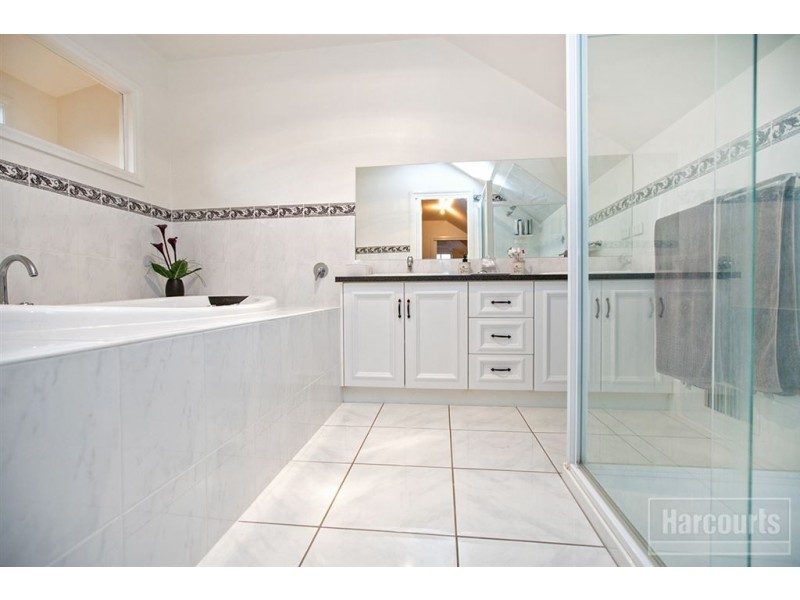 2 Banks Road, Pakenham VIC 3810