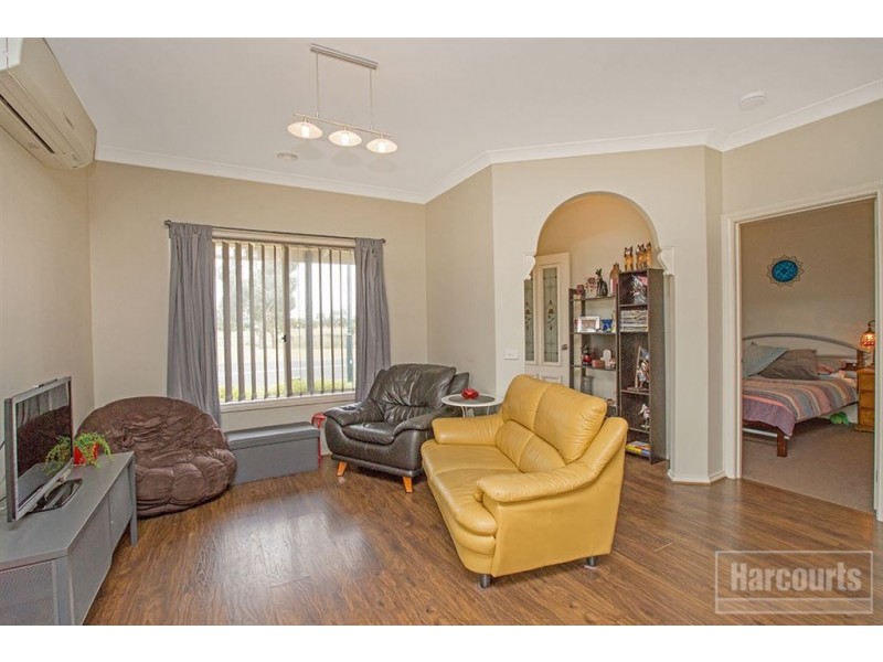 47 Sandalwood Drive, Pakenham VIC 3810