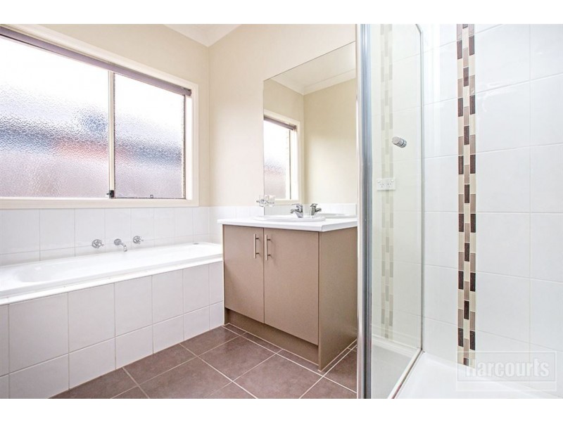 47 Sandalwood Drive, Pakenham VIC 3810