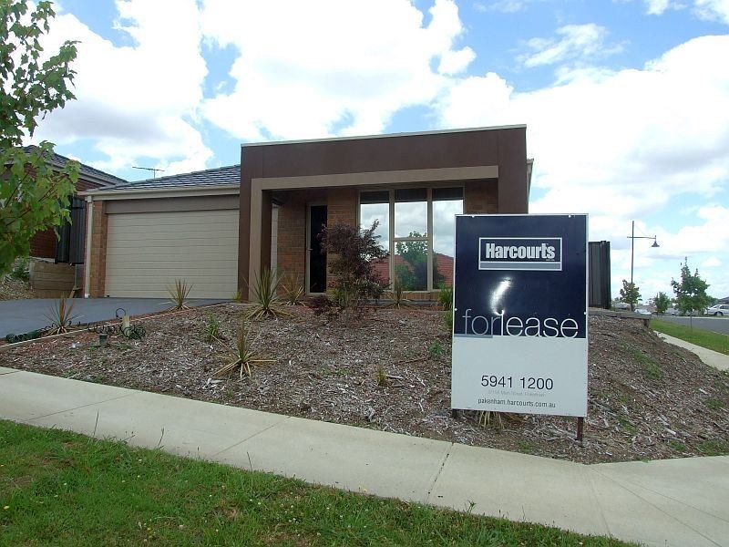 42 Victoria Place, Pakenham VIC 3810